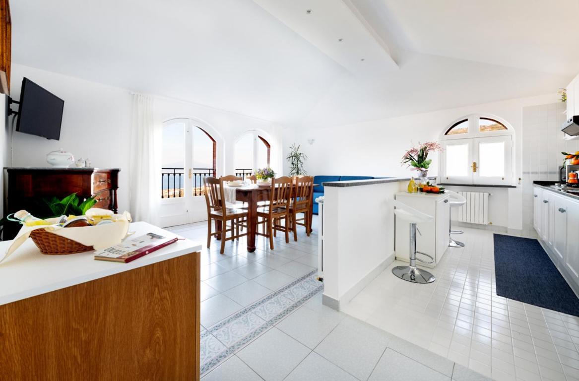 Hébergement de vacances Sorrentovibes - Sea View Rooftop With Jacuzzi & Garden